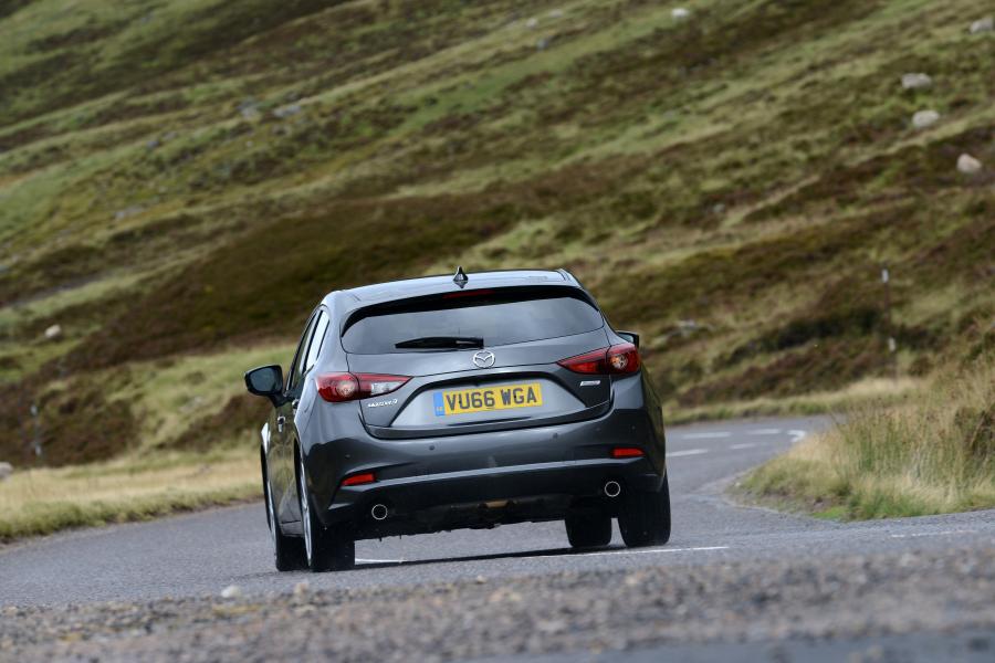  Mazda3 Hatchback 2016 года  (UK) (фото 9 из 22)